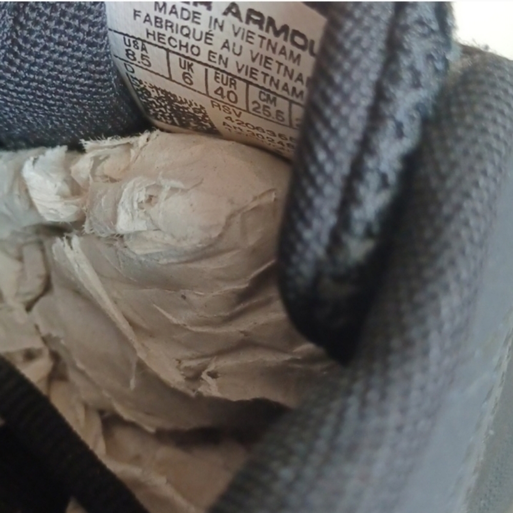 Under Armour Black Running Shoes - Picture 13 of 13